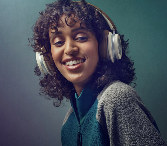 DALI iO 4 созданы для длительного прослушивания и имеют удобную прочную конструкцию и естественное прозрачное звучание, которое никогда не утомляет.