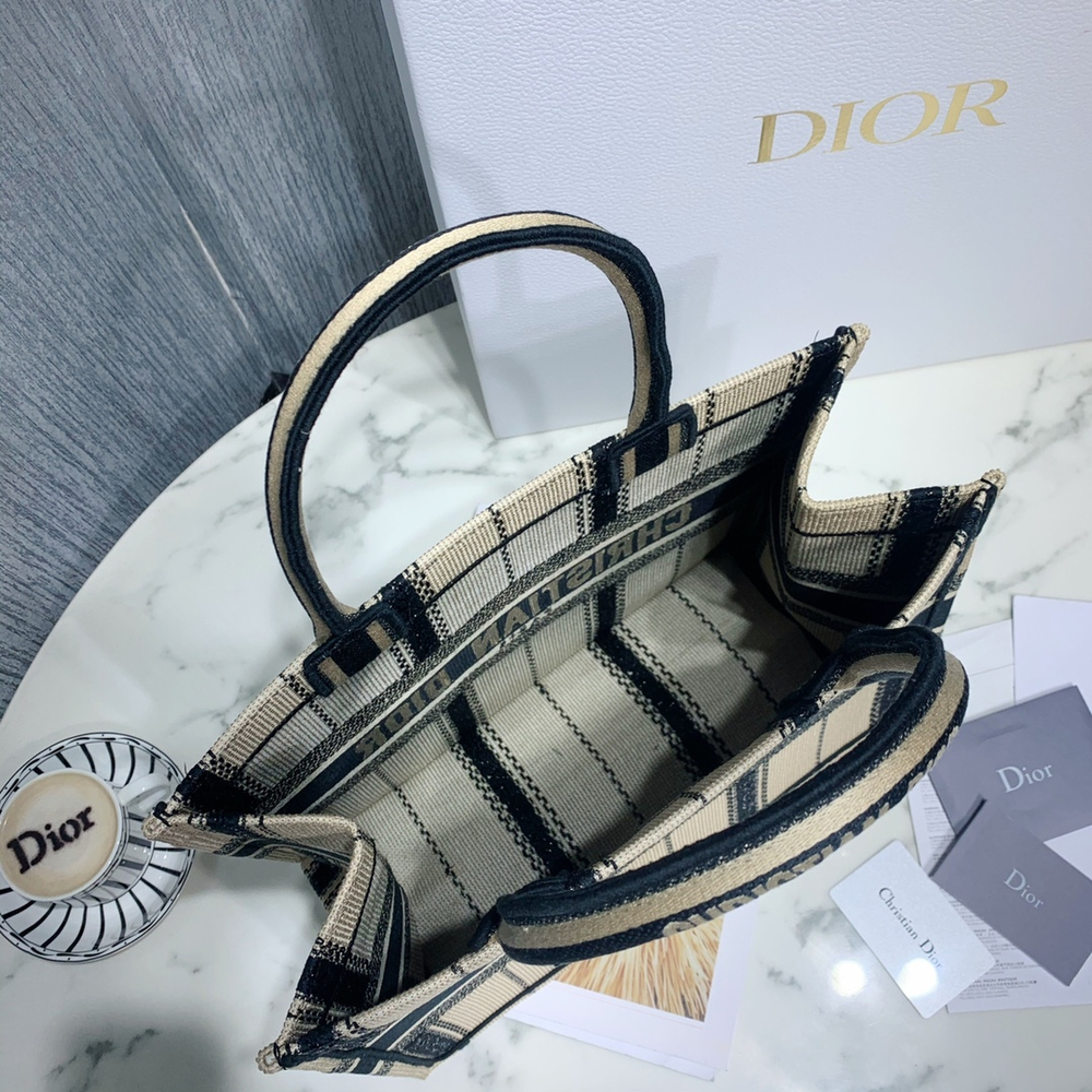 Christian Dior Book Tote 36 cm