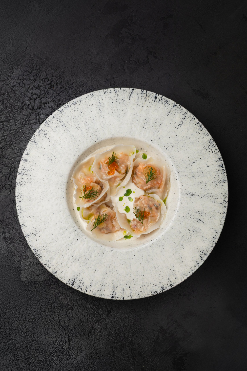 Равиоли с семгой и креветками в кокосом соусе Биск