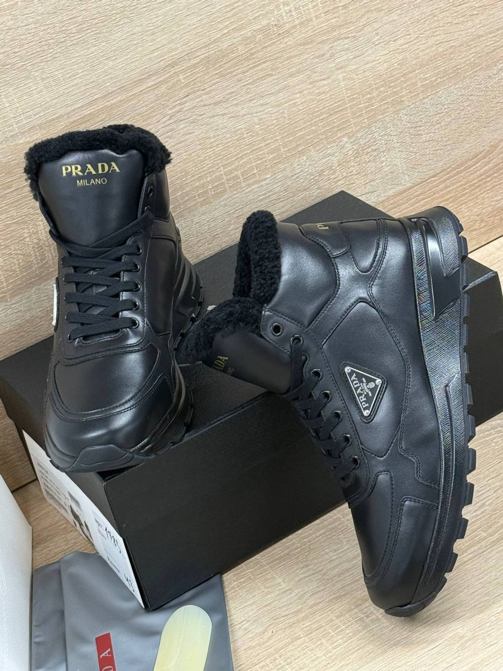 Кроссовки Prada