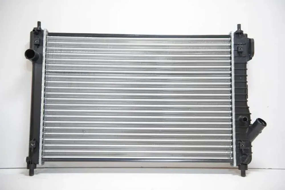 Радиатор охлаждения Chevrolet Aveo 1 T250