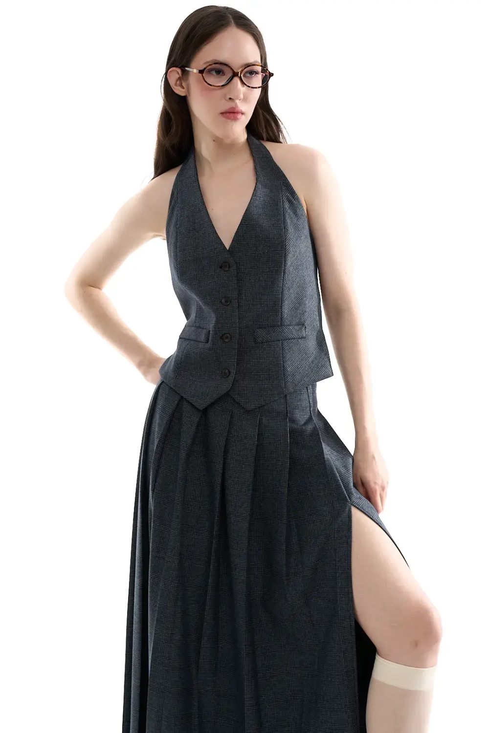 Серая юбка-миди с разрезом в клетку