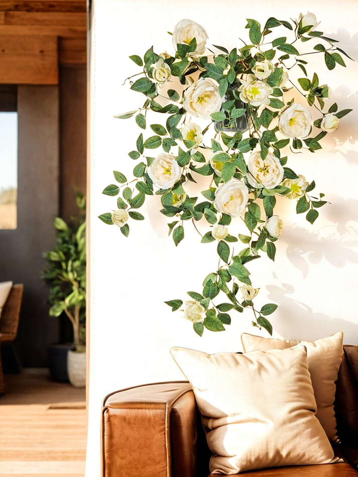 Искусственные цветы Камелия кремовая в настенном кашпо