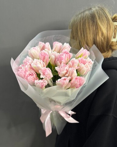 Букет с 25 розовыми пионовидными тюльпанами