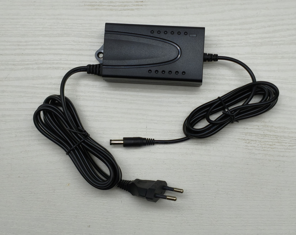 Сетевой адаптер 12V. 2А