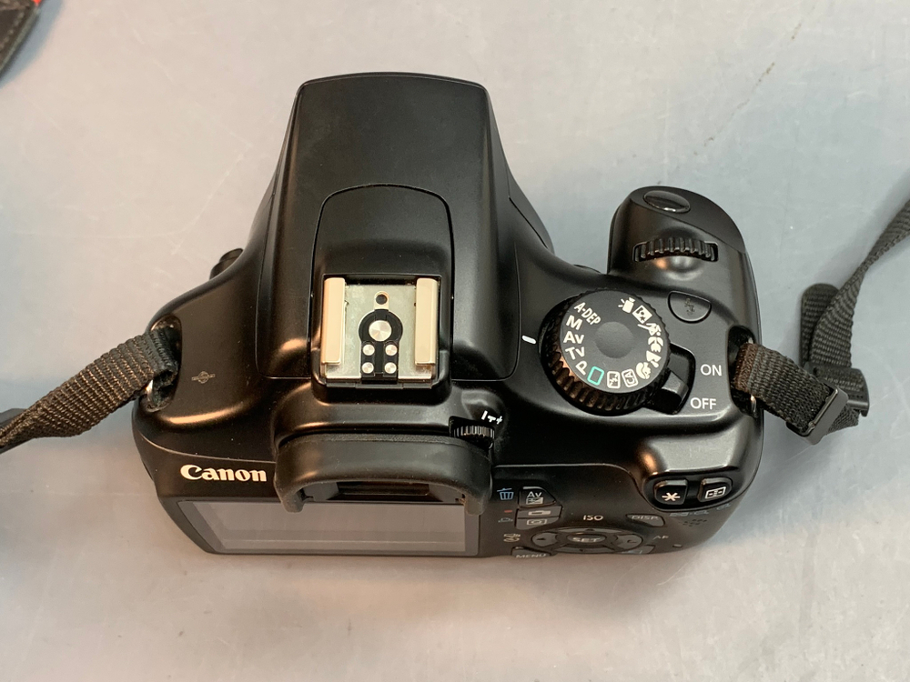 Canon EOS 1100D kit EF-S 18-55mm 3.5-5.6 ll 5800 кадров