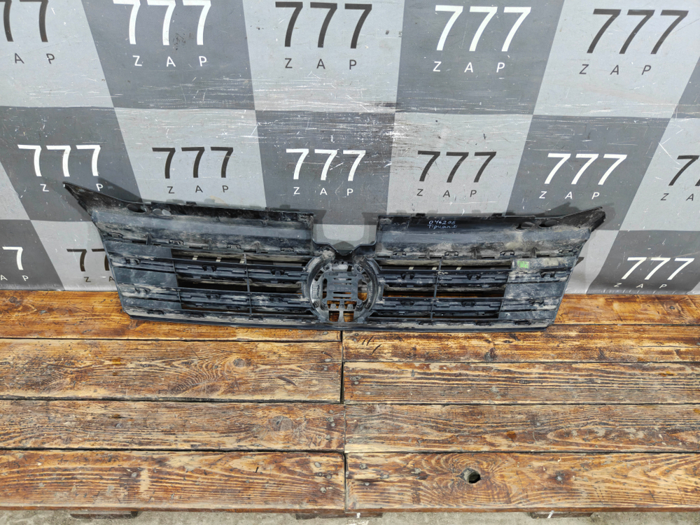 Решетка радиатора Volkswagen Tiguan 2 16-20 Б/У Оригинал 5NA853651BZLL