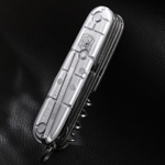 Нож Victorinox Huntsman, 91 мм, 15 функций, полупрозрачный серебристый