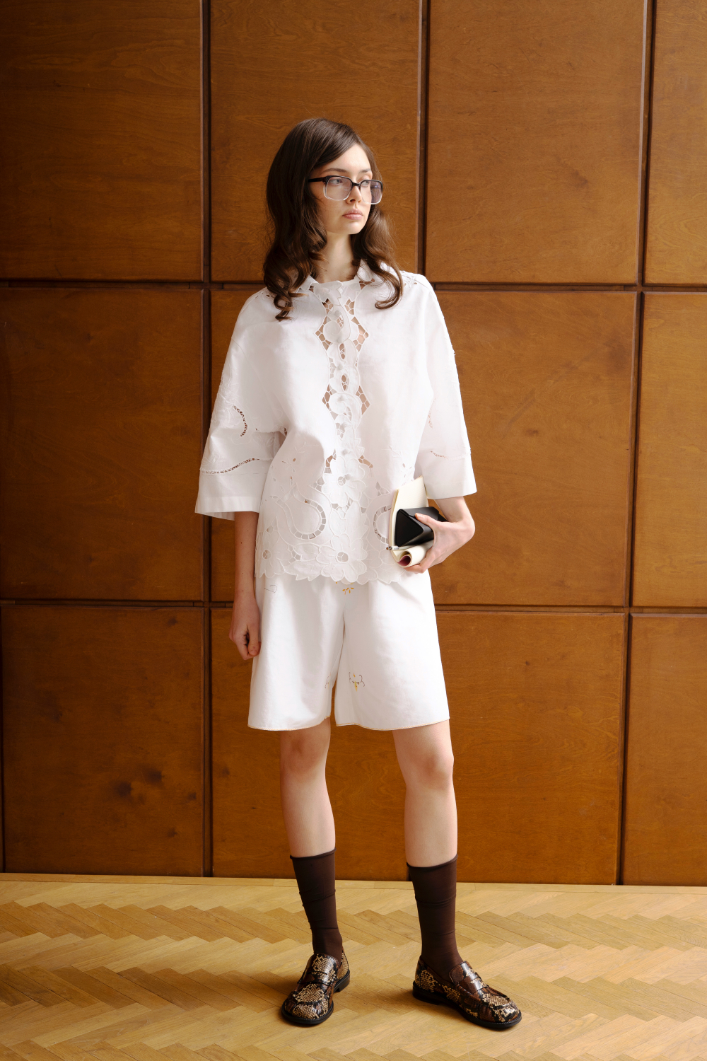 Шорты с вышивкой аппликацией