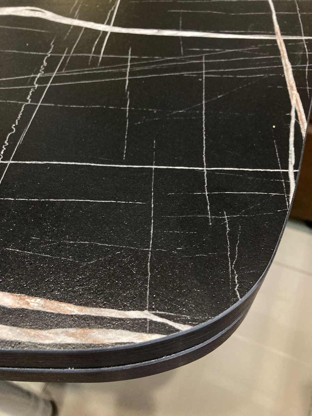 Стол пластик пристенный