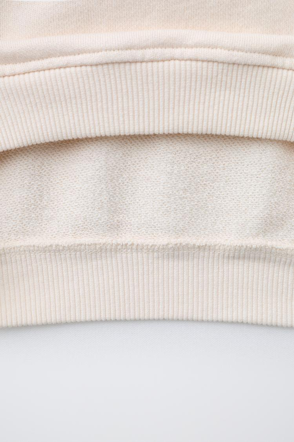 ZARA ТОЛСТОВКА С ЦВЕТНЫМИ БЛОКАМИ И НАШИВКОЙ, КОРАЛЛОВО-КРАСНЫЙ