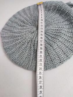 Берет серый вязаный