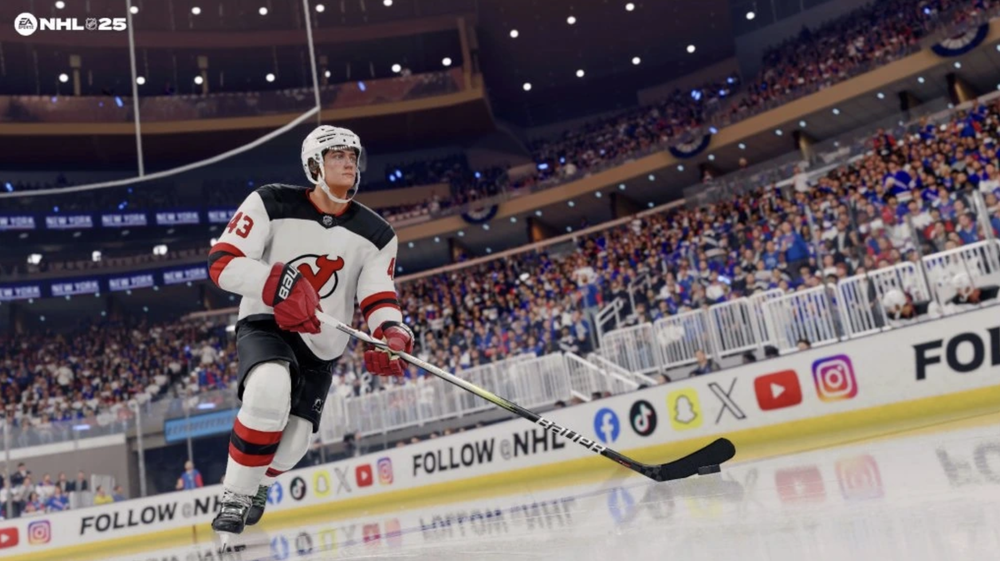 EA SPORTS NHL 25 Стандартное издание (диск для PS5, полностью на английском языке)