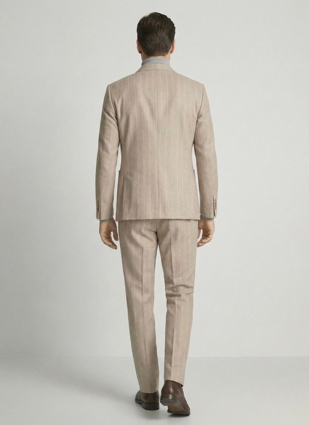 Мужской костюм двубортный (бежевый) А77