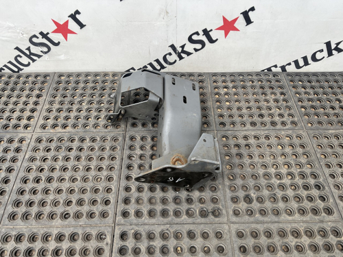 Кронштейн подножки левый 2017г.