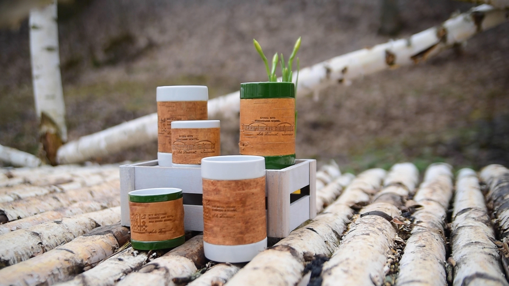 Кружка большая фарфоровая без ручки c берестой и с цитатами Толстого. Tolstoy forever.