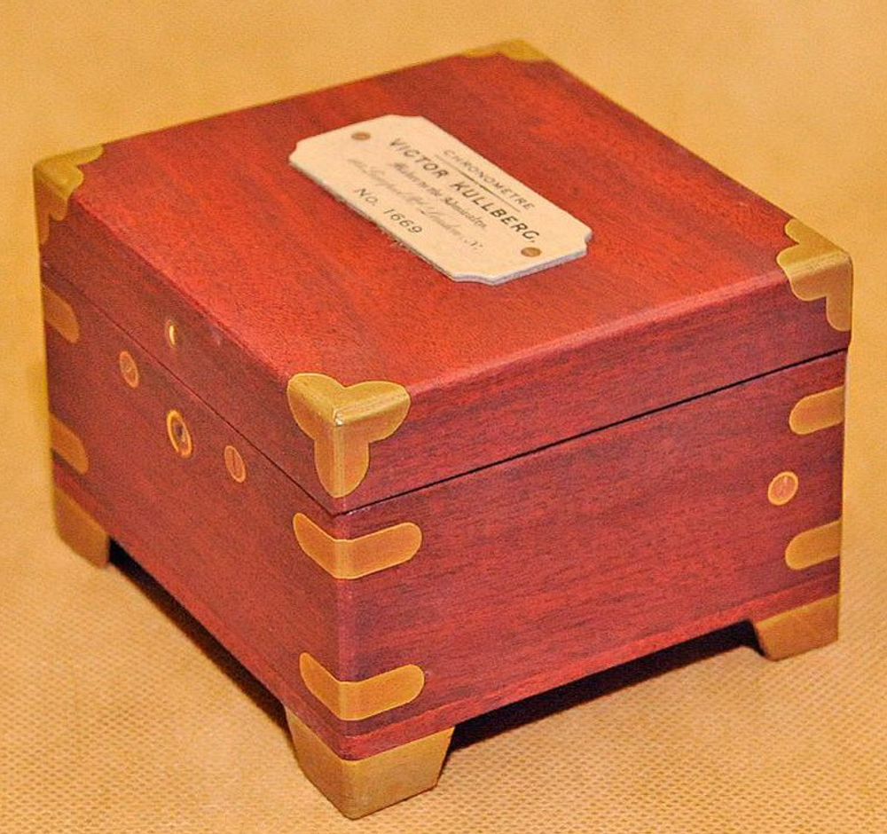 Часы настольные Timeworks Chronograph BCCH3S