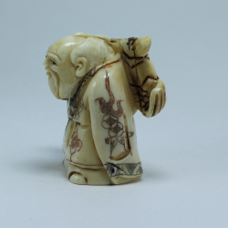 Эксклюзивная нэцкэ Монах с волшебным карпом через плечо