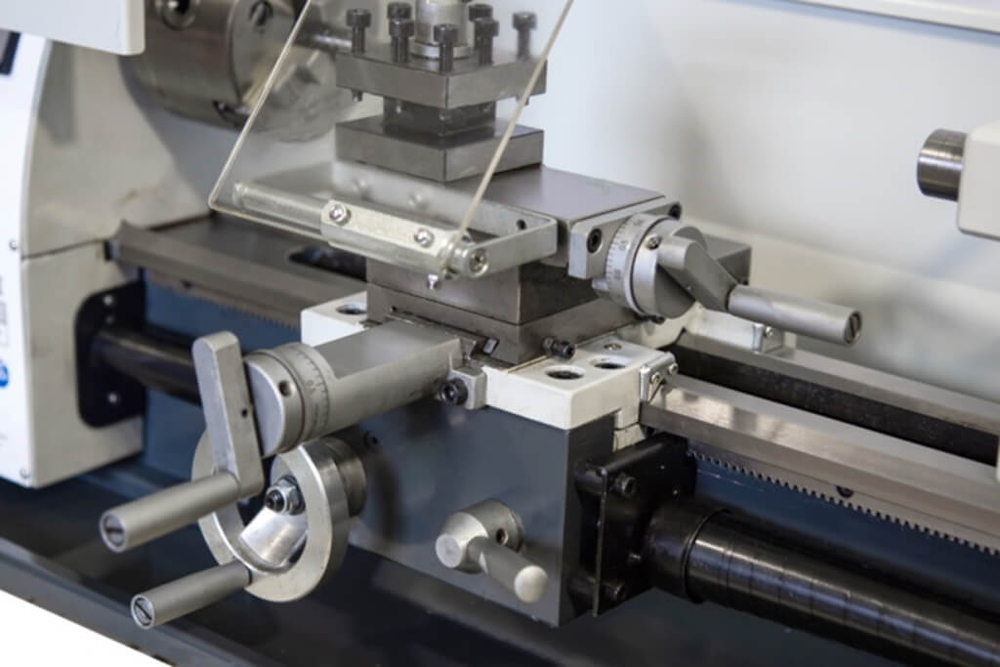 Токарно-винторезный станок по металлу MetalMaster MML 2140V D-38