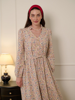 Платье с воротником стойкой