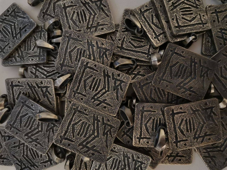 Кулон Племя