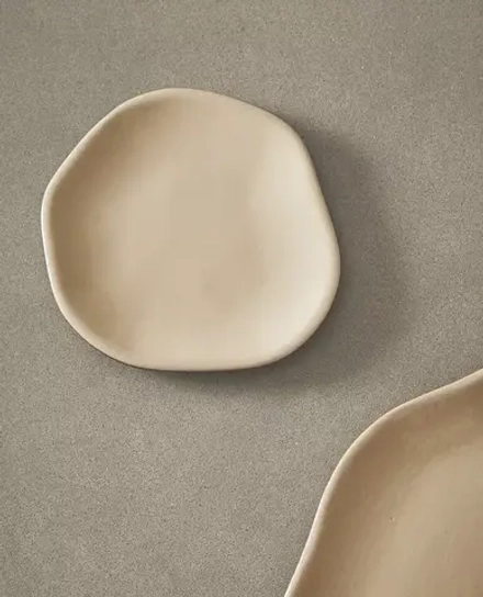 ZARA HOME ДЕСЕРТНАЯ ТАРЕЛКА НЕПАРАВИЛЬНОЙ ФОРМЫ, ЭКРЮ