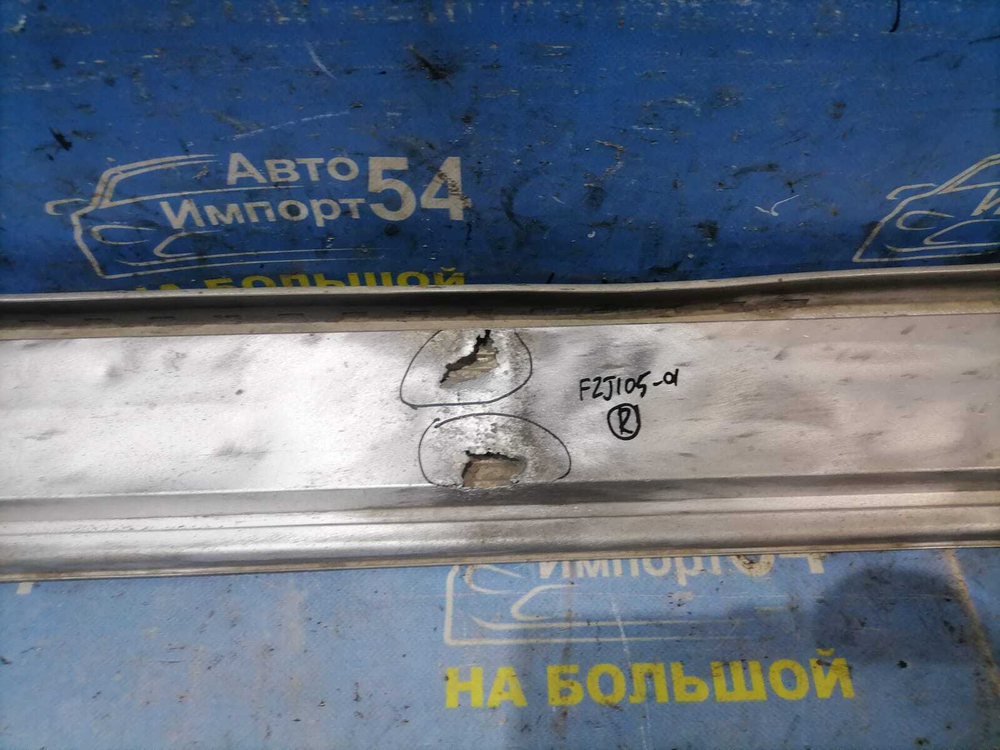 Подножка правая TOYOTA LAND CRUISER 1999