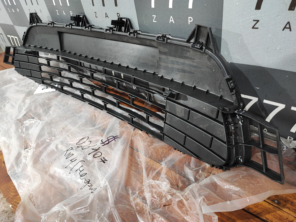 Решетка переднего бампера Kia Rio 4 17-20 Новая 86561H0000