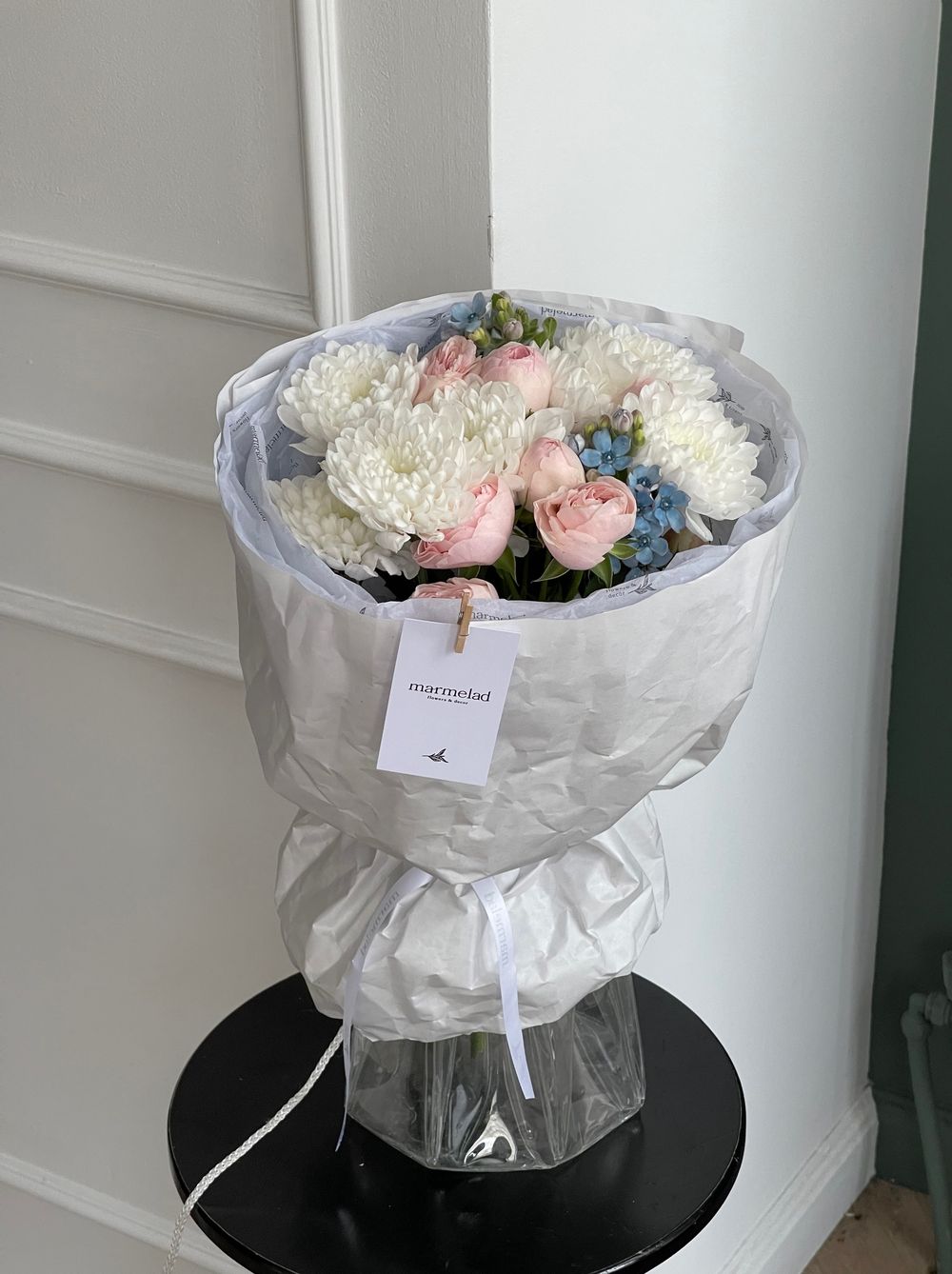 Авторский букет с голубыми незабудками