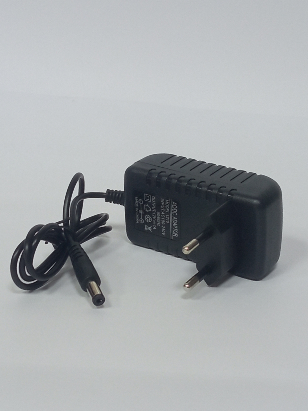 Адаптер питания DC 12V/1A штекер 5.5мм. универсальный 1210