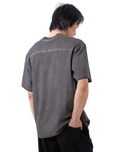 Графитовая футболка Senseera с карманом на груди