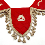 Вымпел тройной Sitrak (экокожа, красный с бежевой вышивкой)