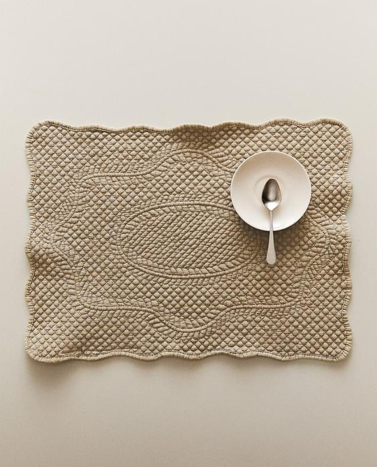ZARA HOME СТЕГАНАЯ ПОДСТАВКА ПОД СТОЛОВЫЕ ПРИБОРЫ, СВЕТЛО-БЕЖЕВЫЙ