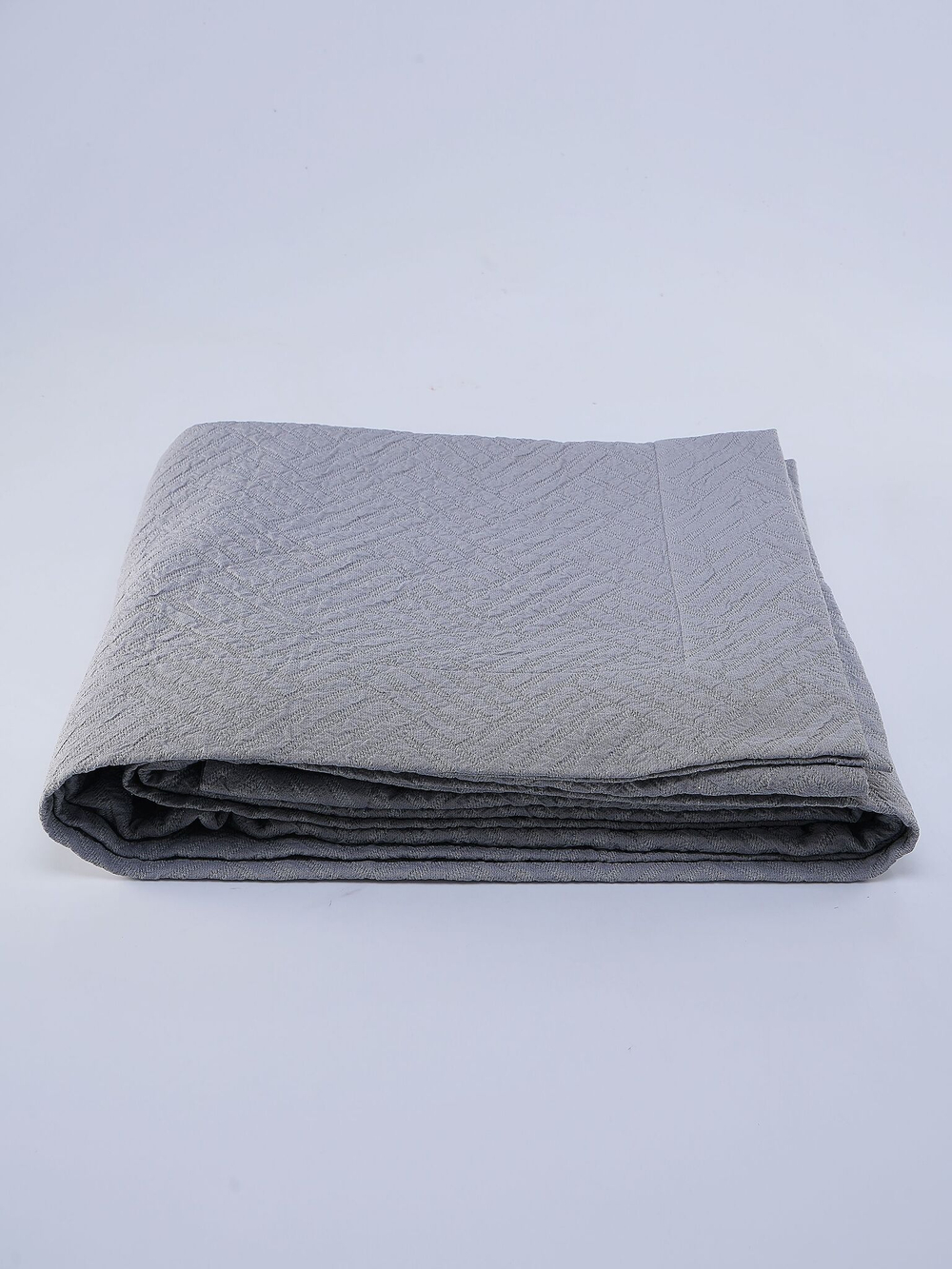 Покрывало 240х260 и 2 декоративные подушки 45х45 Claire Batiste Tilt Greg серые