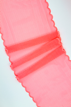 Эластичное кружево коралловое неоновое крупная ячейка ширина 22 см