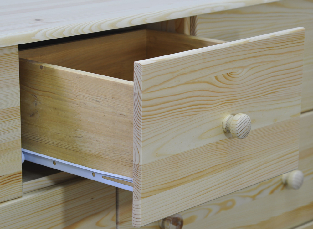 Комод 7 ящиков Хаба, лак, из массива сосны