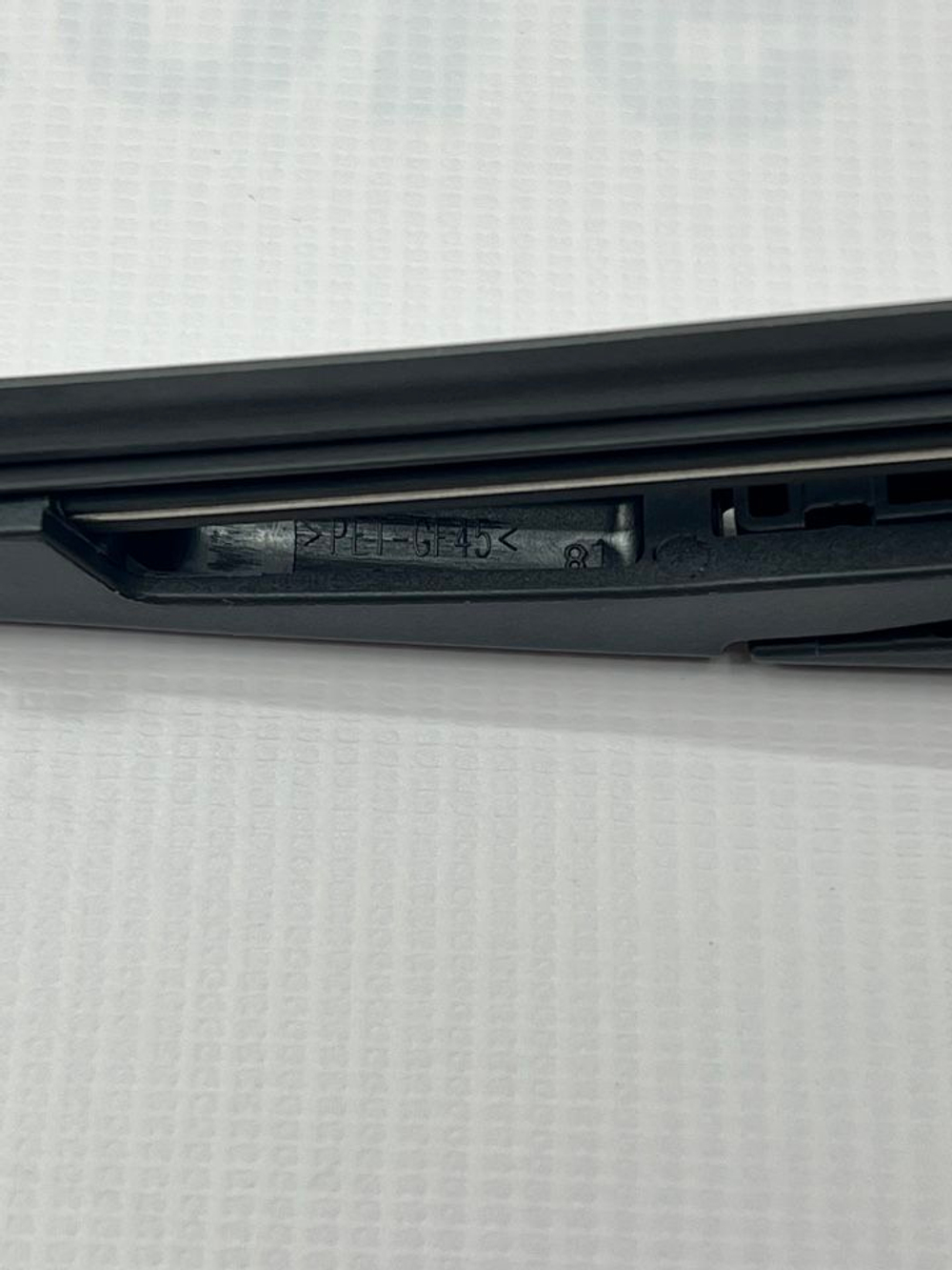 Щетка и поводок заднего стеклоочистителя Mitsubishi 305 мм. 8253A232. 8253A129