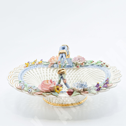 Фруктовница.  Ваза для фруктов. Плетеный фарфор, лепной декор. Испания, сер. ХХ в. Выс.15 см.