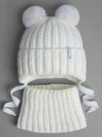 Шапка детская вязаная с помпонами и снуд