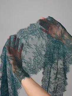 01-53 Кружево шантильи 23 см, сосна 1994