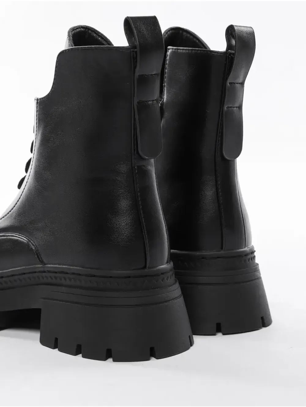 Зимние ботинки на высокой платформе