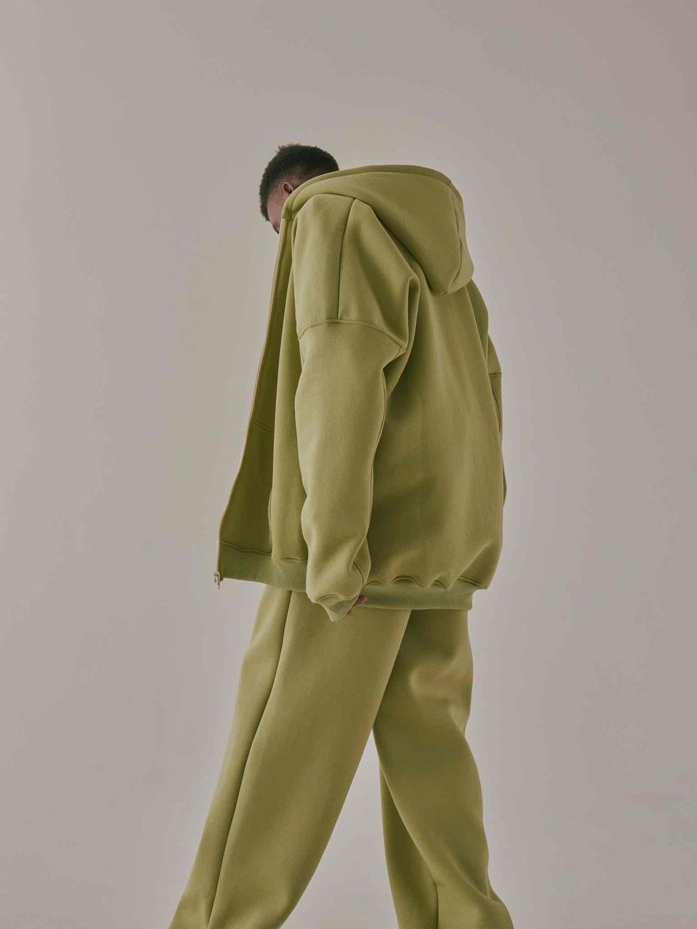 Брюки One Two Garden Широкие с начесом шалфей