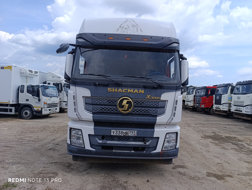 Shacman (Shaanxi) SX* 6x4 Седельный тягач SX42584V324 (Дизельный, 11,6 л, 423 л.с., МТ)