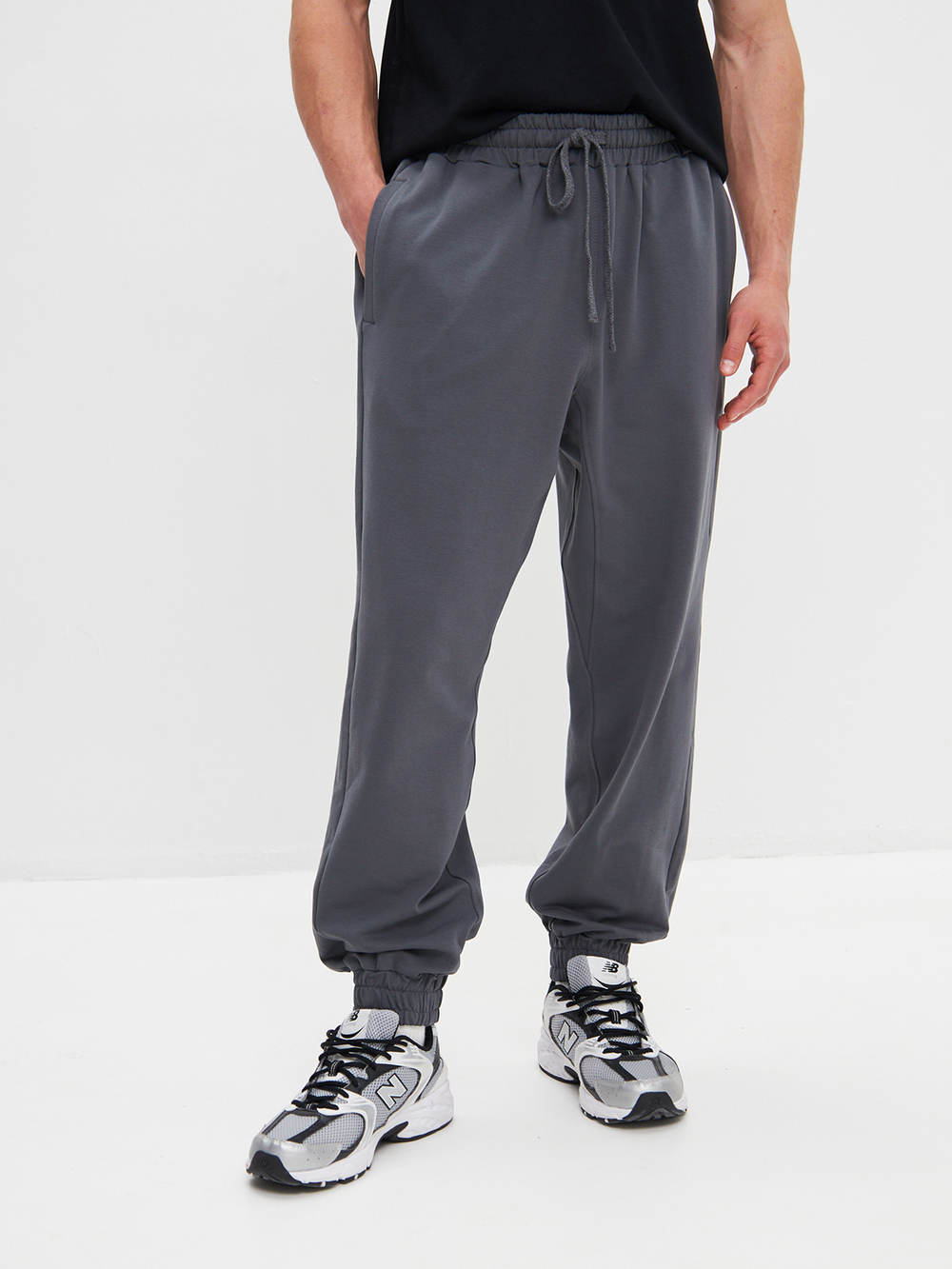 Брюки спортивные свободные с утяжкой на талии