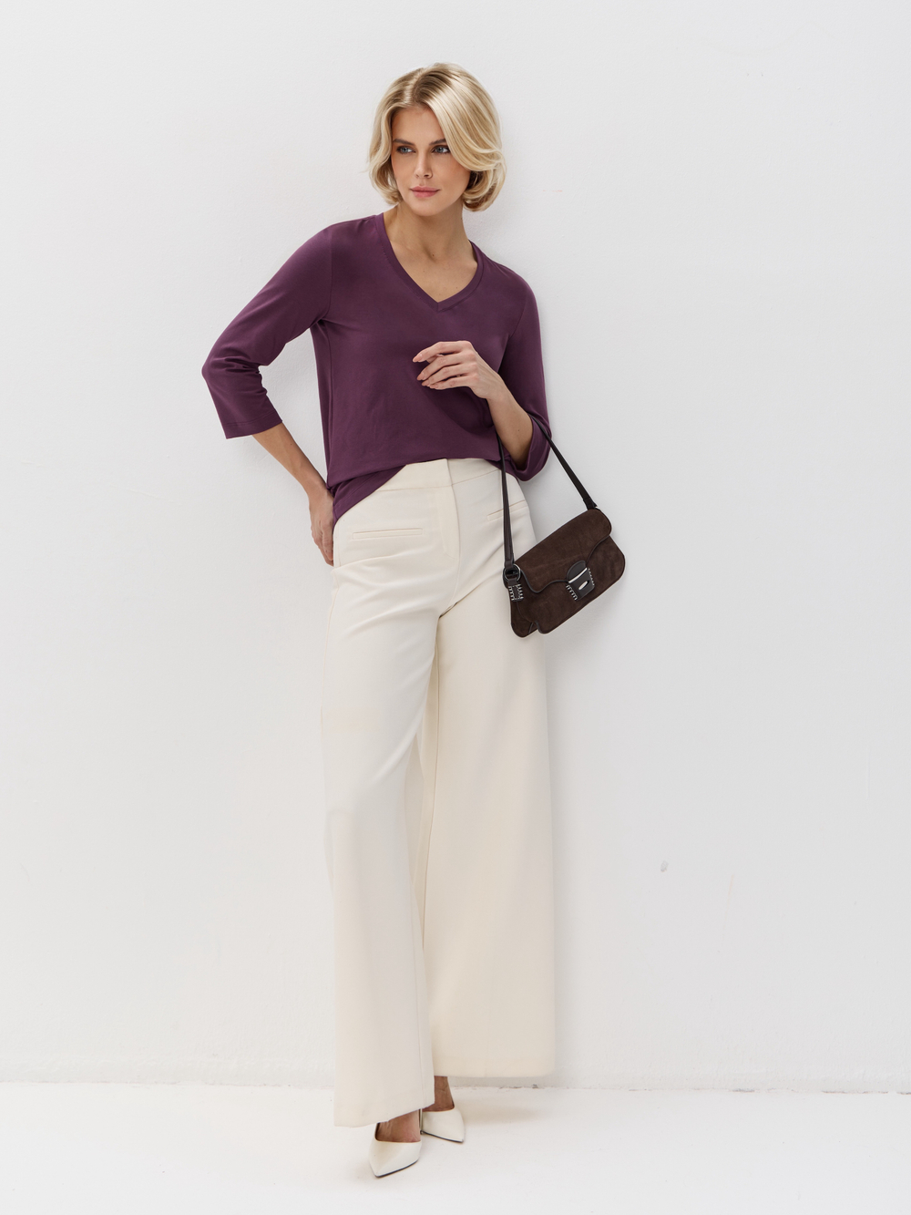 Свободный лонгслив с V-вырезом и рукавом 3/4