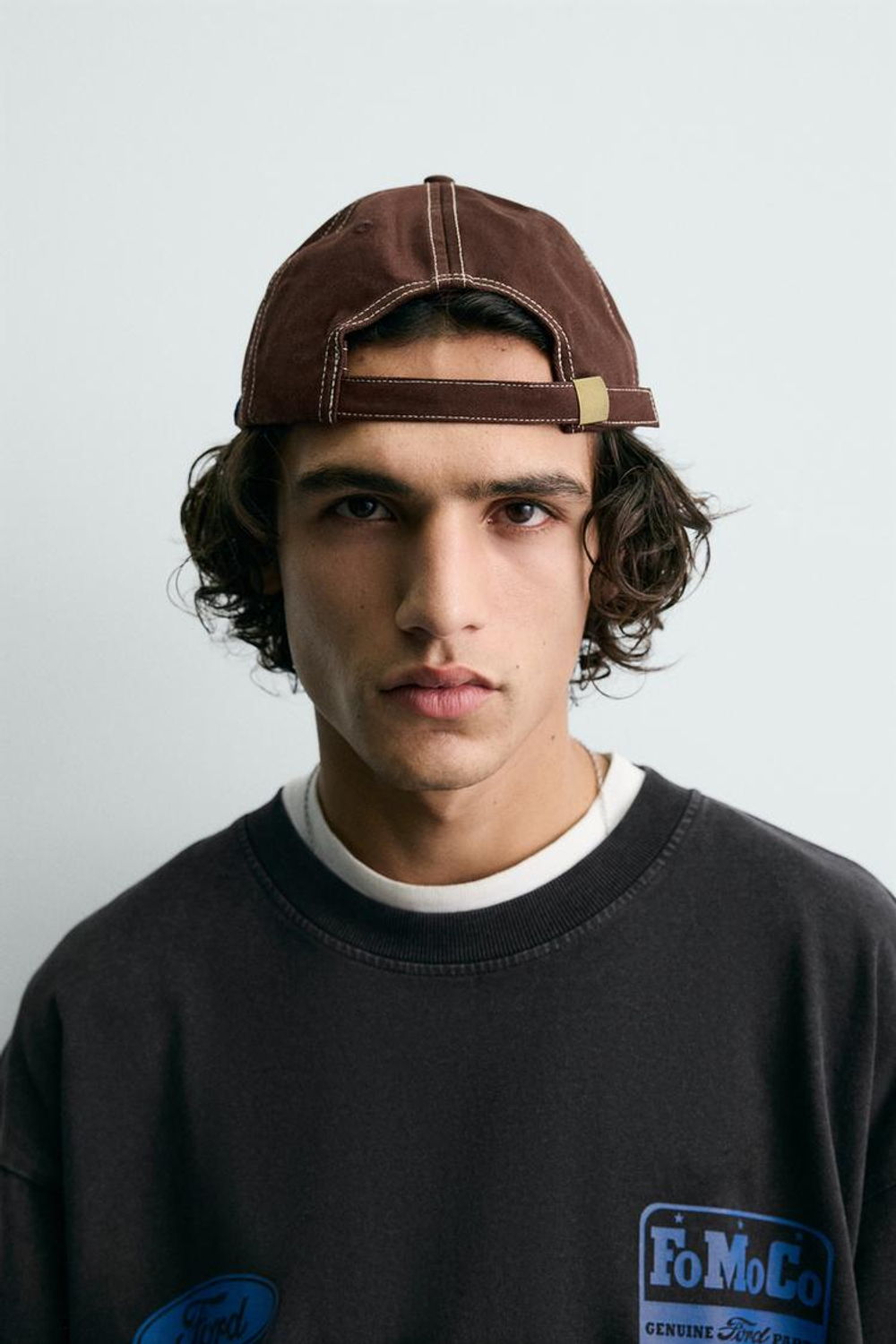 ZARA Х FORD КЕПКА С ВЫШИТЫМ ТЕКСТОМ, КОРИЧНЕВЫЙ