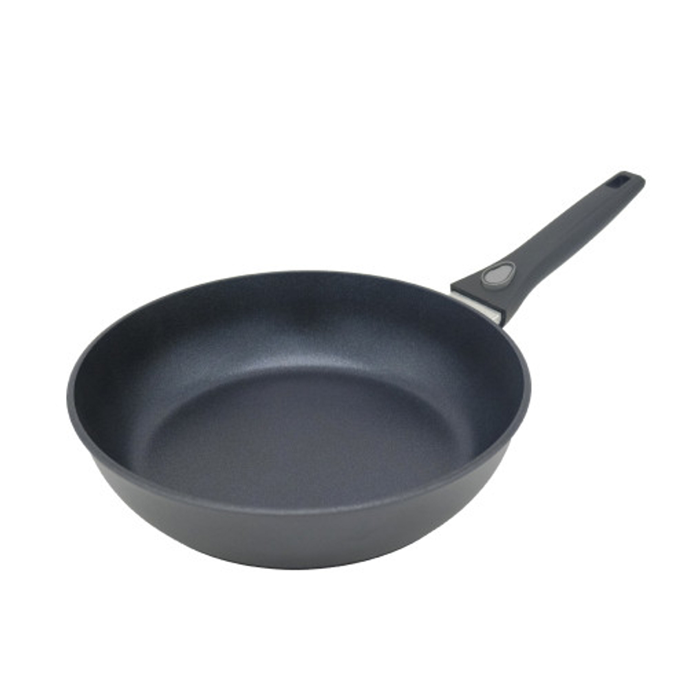 Сковорода литая Звезда индукционная с антипригарным покрытием 22 см