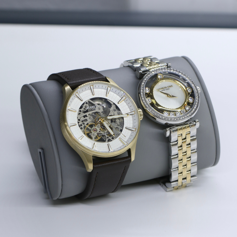 Подарочный комплект Kenneth Cole: мужские и женские часы
