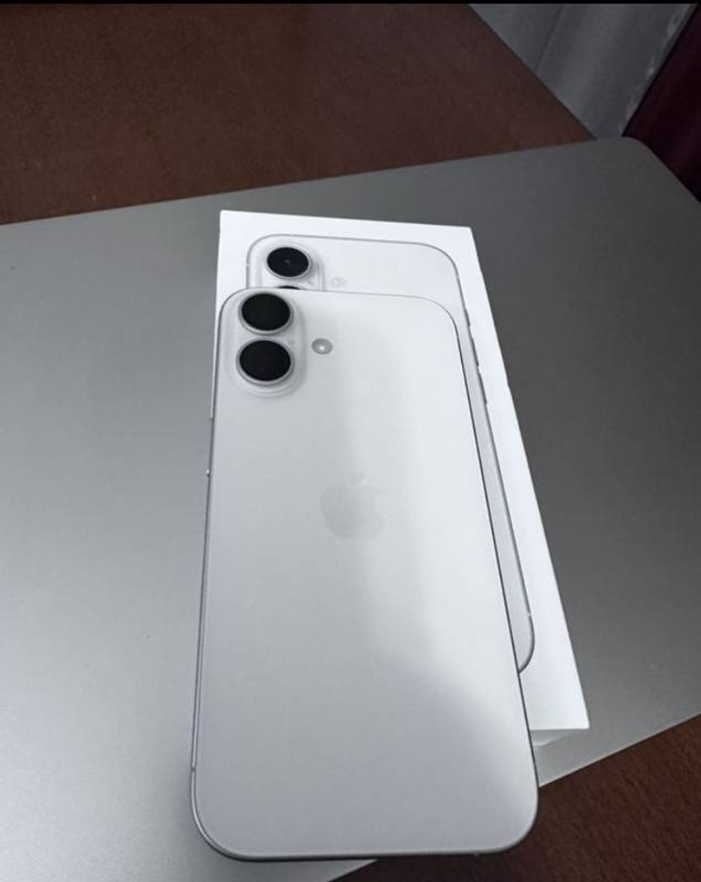 Apple iPhone 16