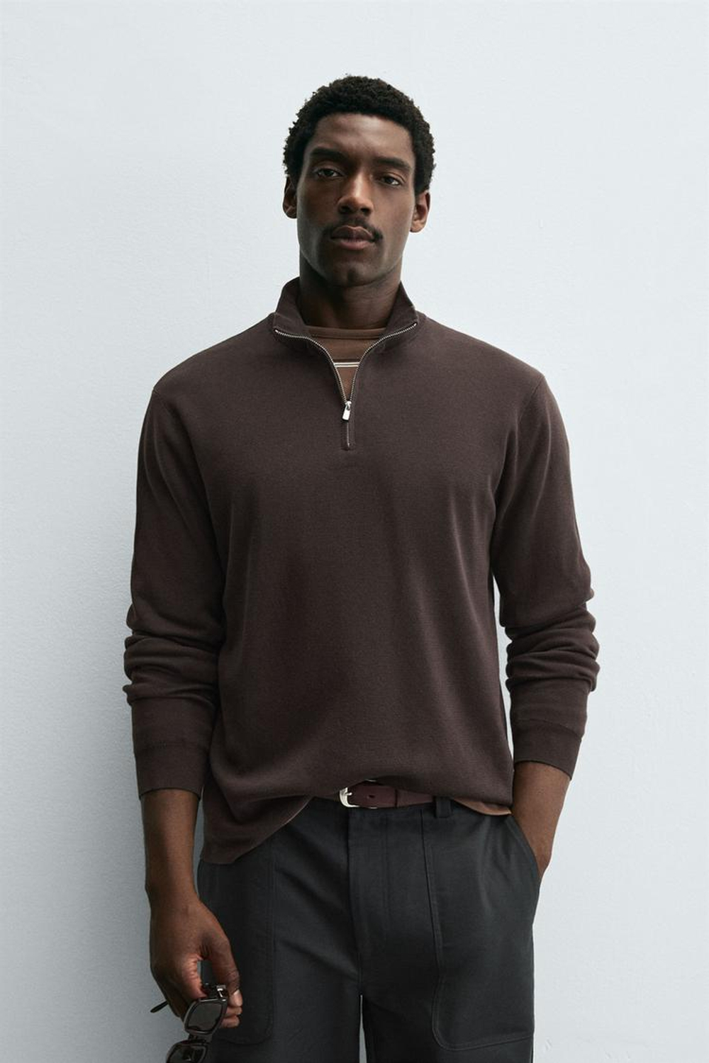 ZARA ДЖЕМПЕР ЖЕМЧУЖНОЙ ВЯЗКИ С МОЛНИЕЙ, ТЕМНО-КОРИЧНЕВЫЙ